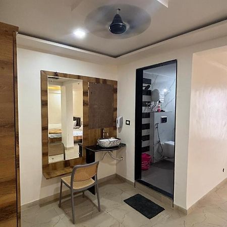 Royal Pure Veg Restaurant And Lodging Hotel Ambegaon Bagian luar foto