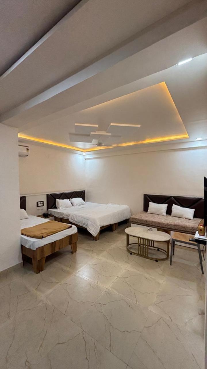 Royal Pure Veg Restaurant And Lodging Hotel Ambegaon Bagian luar foto